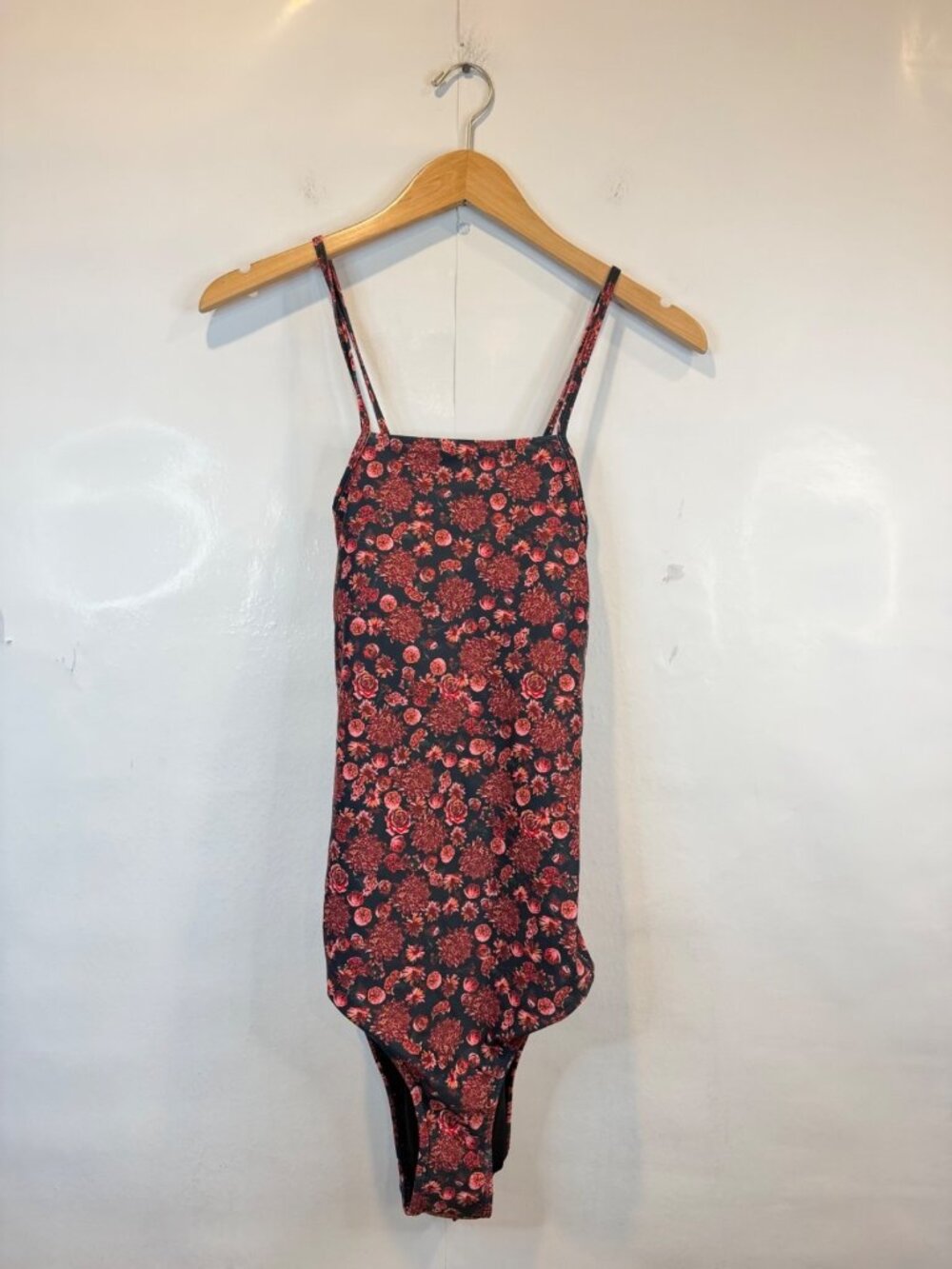 Albion Fit Women's Classic One Piece Swimsuit in Pink Dizzy Floral Size Large